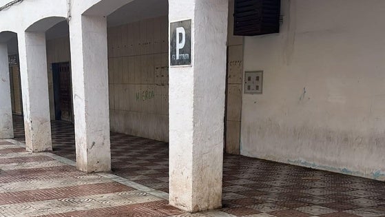 Vox Roquetas denuncia el «lamentable» estado de la Plaza Alcalde Pomares