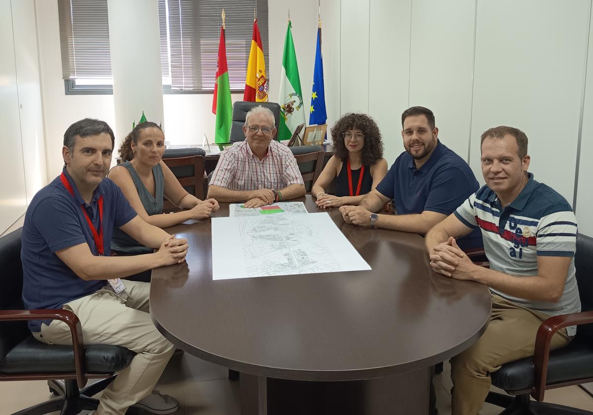 El equipo Eracis realiza una reunión en el municipio de Vícar.