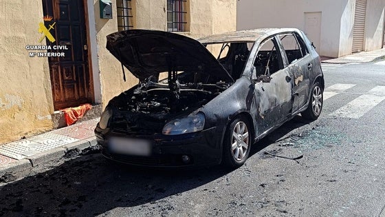 Detenido por quemar coches y amenazar a vecinos en Roquetas de Mar