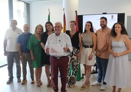 El alcalde de Vícar, Antonio Bonilla, presenta un balance del descenso de la deuda hasta llegar la cifra actual de cero euros.