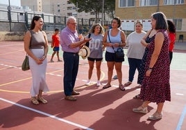 Antonio Bonilla visita el centro educativo de Vícar.