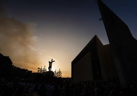 El Puerto de Roquetas revive su devoción con la procesión del Santísimo Cristo del Mar, en imágenes