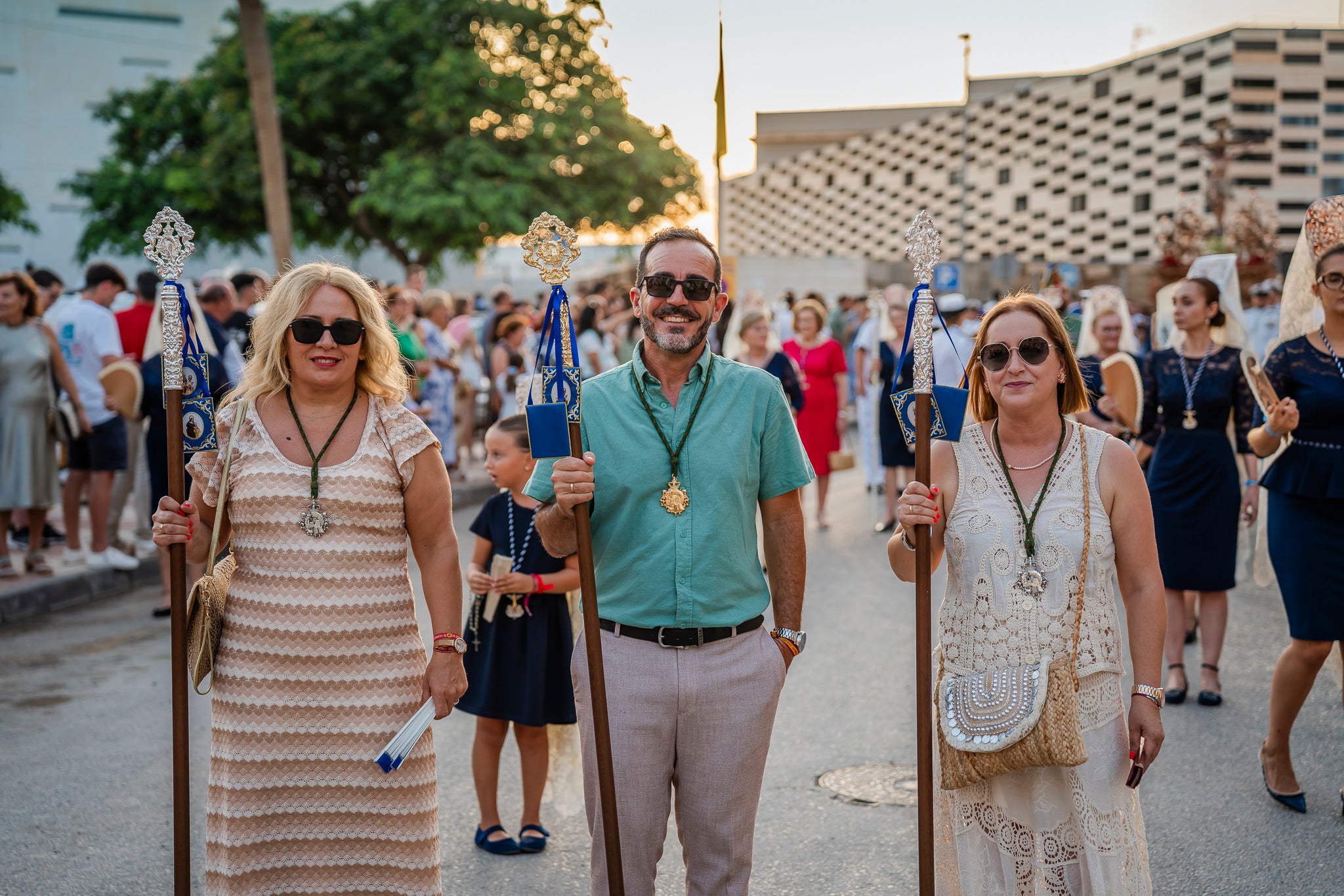 El Puerto de Roquetas revive su devoción con la procesión del Santísimo Cristo del Mar, en imágenes