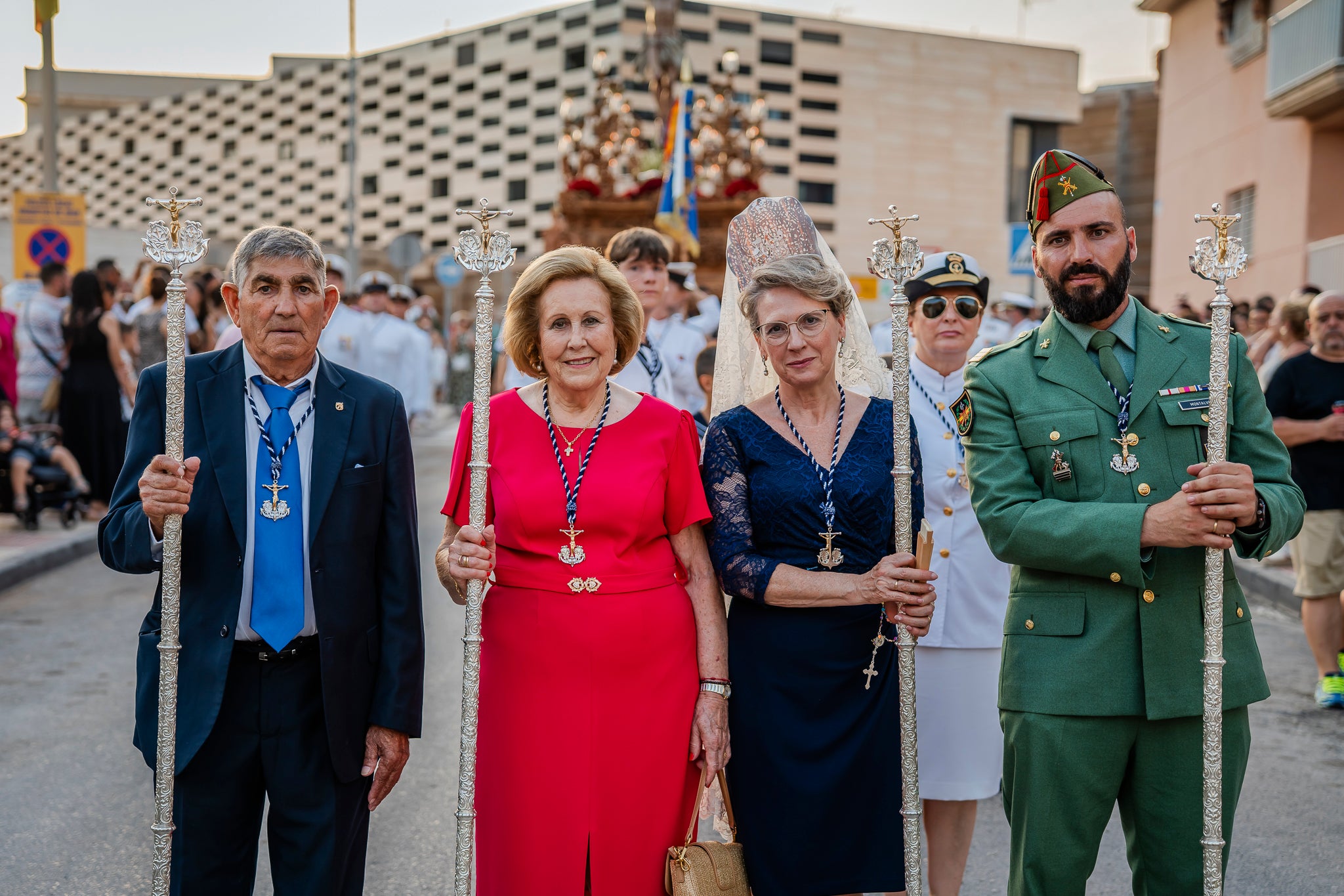 El Puerto de Roquetas revive su devoción con la procesión del Santísimo Cristo del Mar, en imágenes