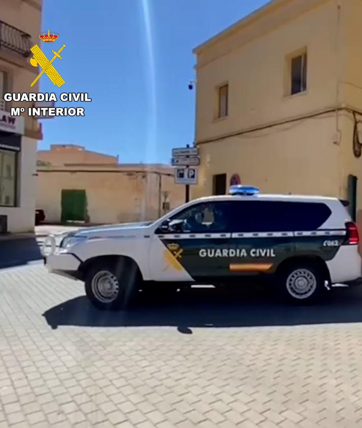 Imagen secundaria 2 - Dos detenidos en Roquetas de Mar al desmantelar un punto de venta de droga