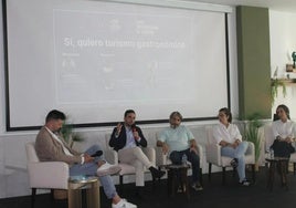 Una de las mesas redondas del Foro de Turismo de la edición del año pasado en Roquetas.