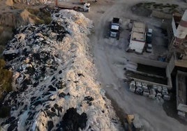 Piden cárcel y multa millonaria a un empresario por nueve años de acopio «incontrolado» de residuos en Roquetas