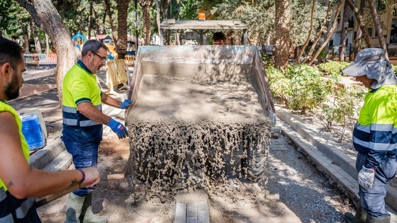 Roquetas realiza trabajos de mejora en el Parque Andrés de Segovia