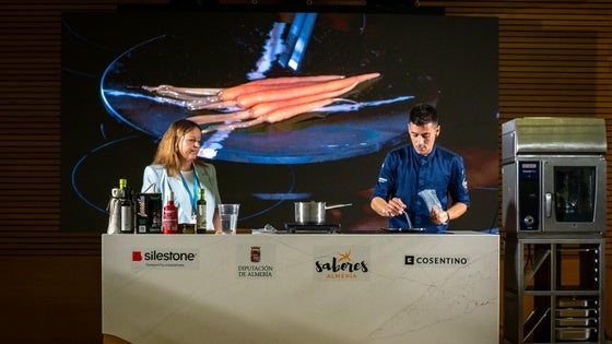 La Feria del Turismo trae paella, flamenco y degustación de tapas a Roquetas