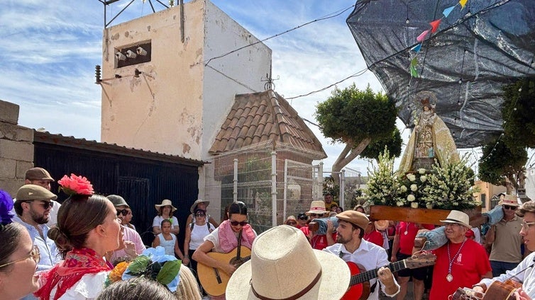 Cortijo El Llano finaliza sus fiestas con la procesión de la Virgen de los Desamparados