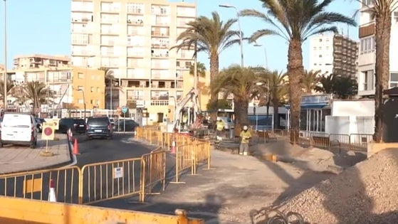 Roquetas ejecuta la renovación de la red de saneamiento en la Avenida Mediterráneo