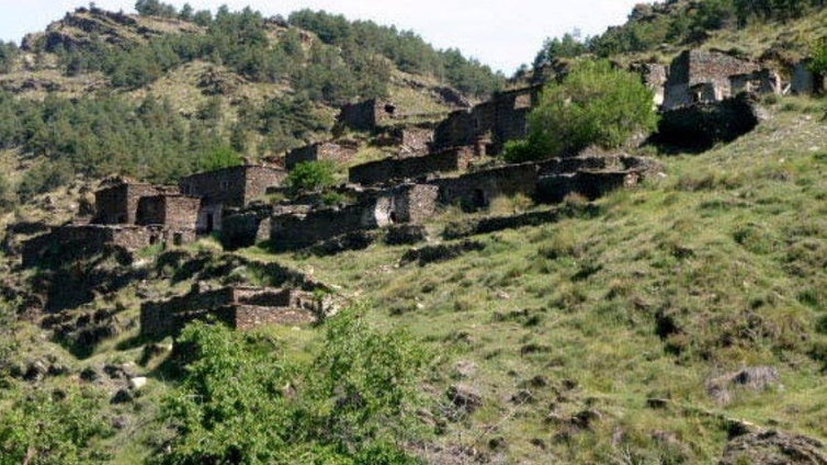 Senderistas de Vícar recorren Bacares y Sierro por caminos llenos de naturaleza