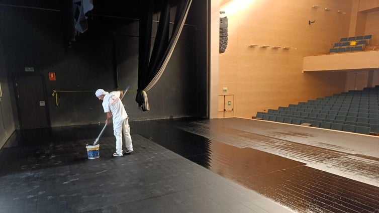 La Mojonera mejora el Centro Cultural con trabajos de mantenimiento para reforzar la seguridad