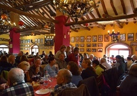 Una cena de ediciones anteriores.