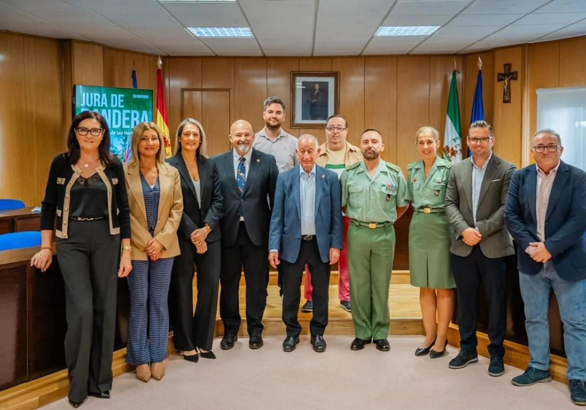 Foto realizada tras la rueda de prensa en el Ayuntamiento de Roquetas.