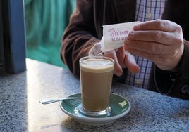 Uno de los sobrecillos de azúcar con mensajes en Vícar.