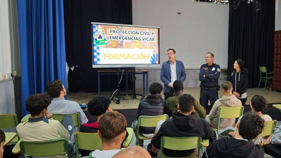 Vícar promueve la 'Cultura de la Seguridad' con un taller de primeros auxilios para alumnos