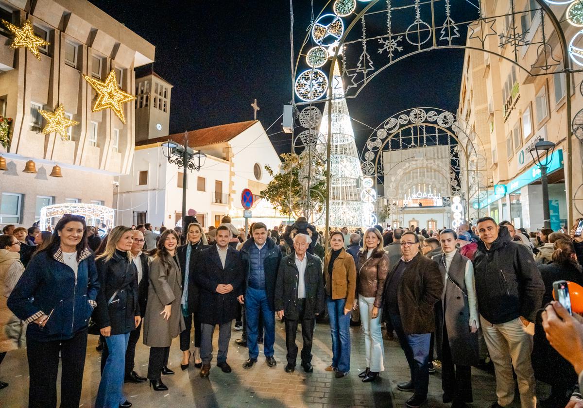 Al encendido navideño asistieron tanto Gabriel Amat como los concejales del equipo de Gobierno.