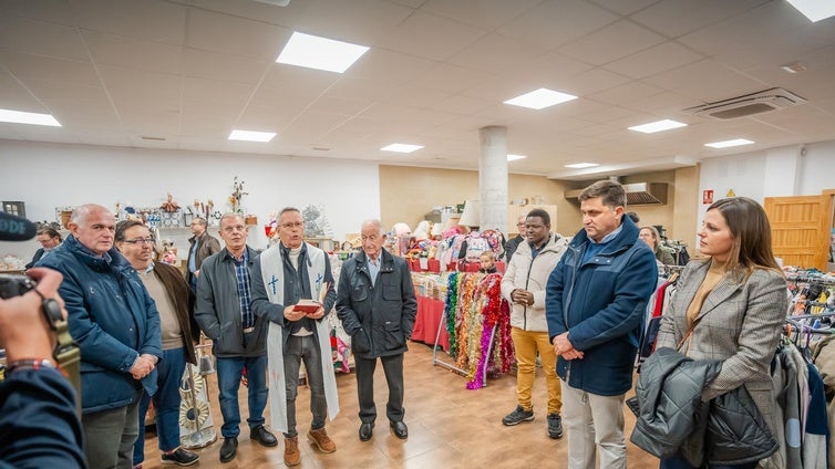 La Hermandad del Cristo del Mar inaugura su gran rastrillo en Roquetas