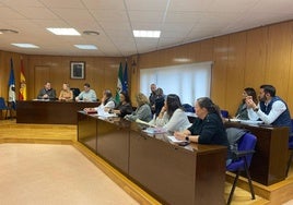 El delegado de Desarrollo Educativo y FP, Francisco Alonso Martínez, visita el Consistorio roquetero.