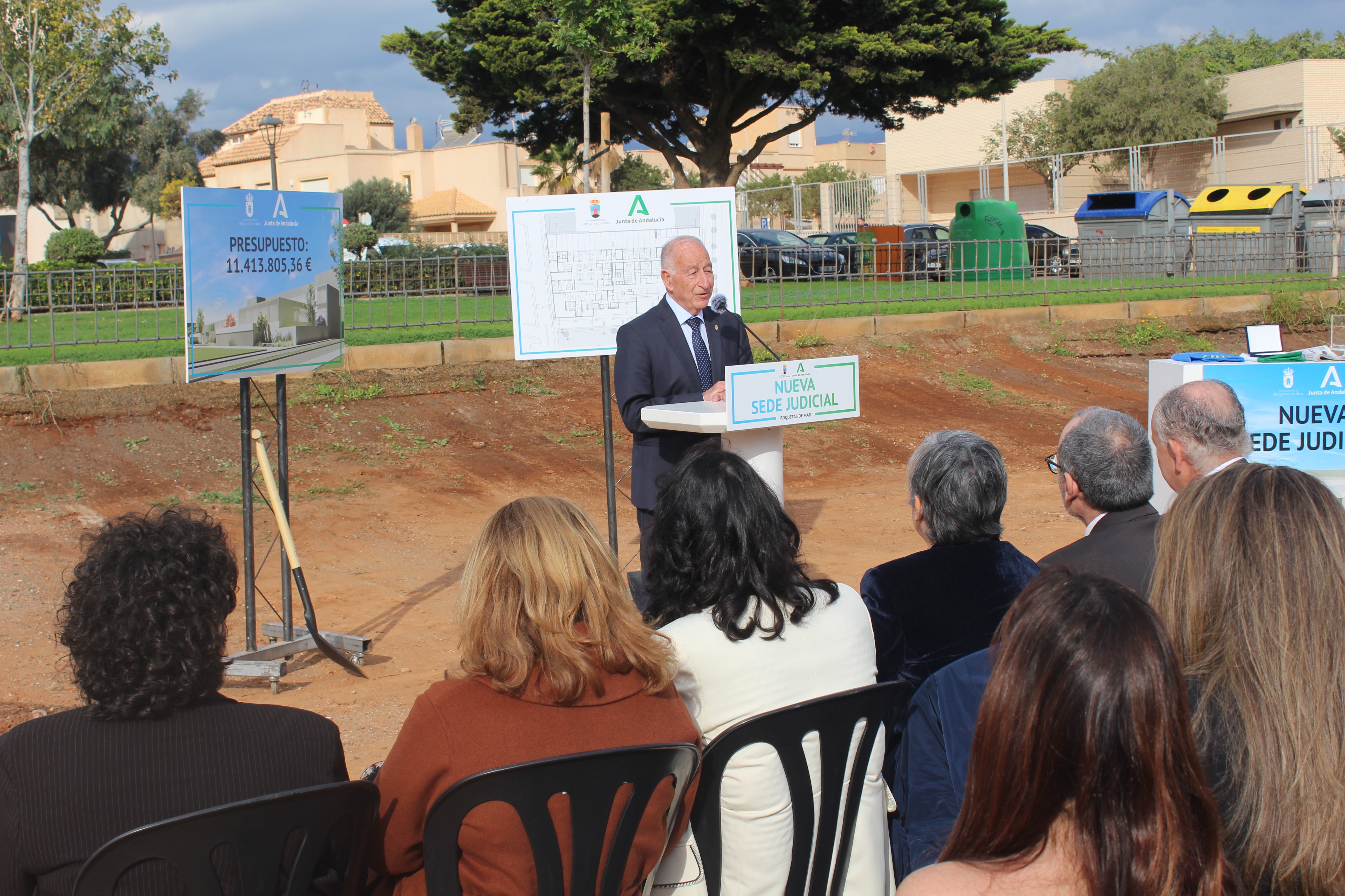 La primera piedra de la futura sede judicial de Roquetas, en imágenes