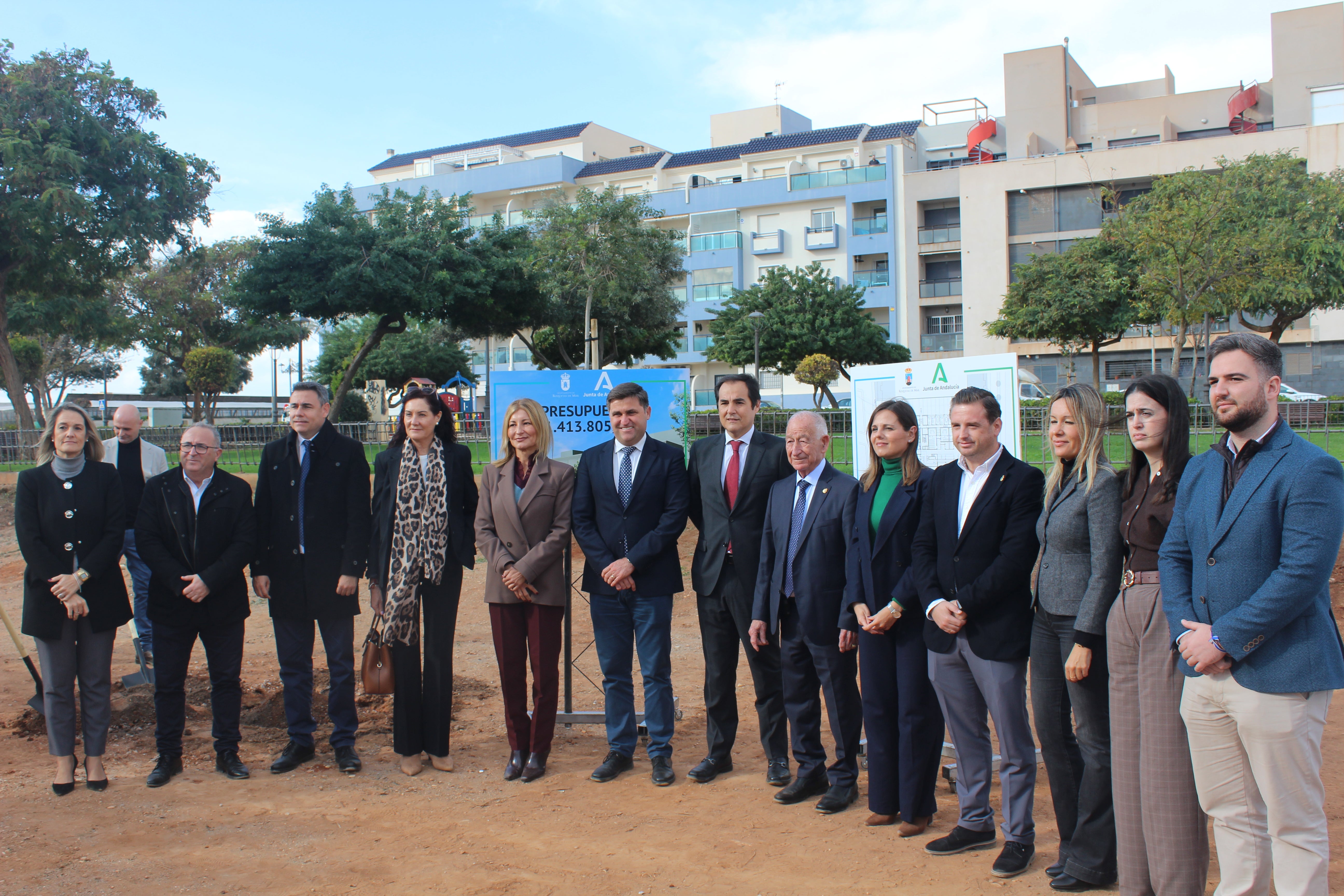 La primera piedra de la futura sede judicial de Roquetas, en imágenes