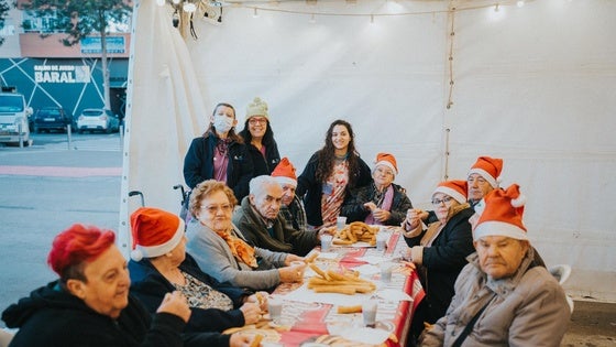 Mayores de la Residencia Virgen del Rosario realizan una jornada de churros con chocolate
