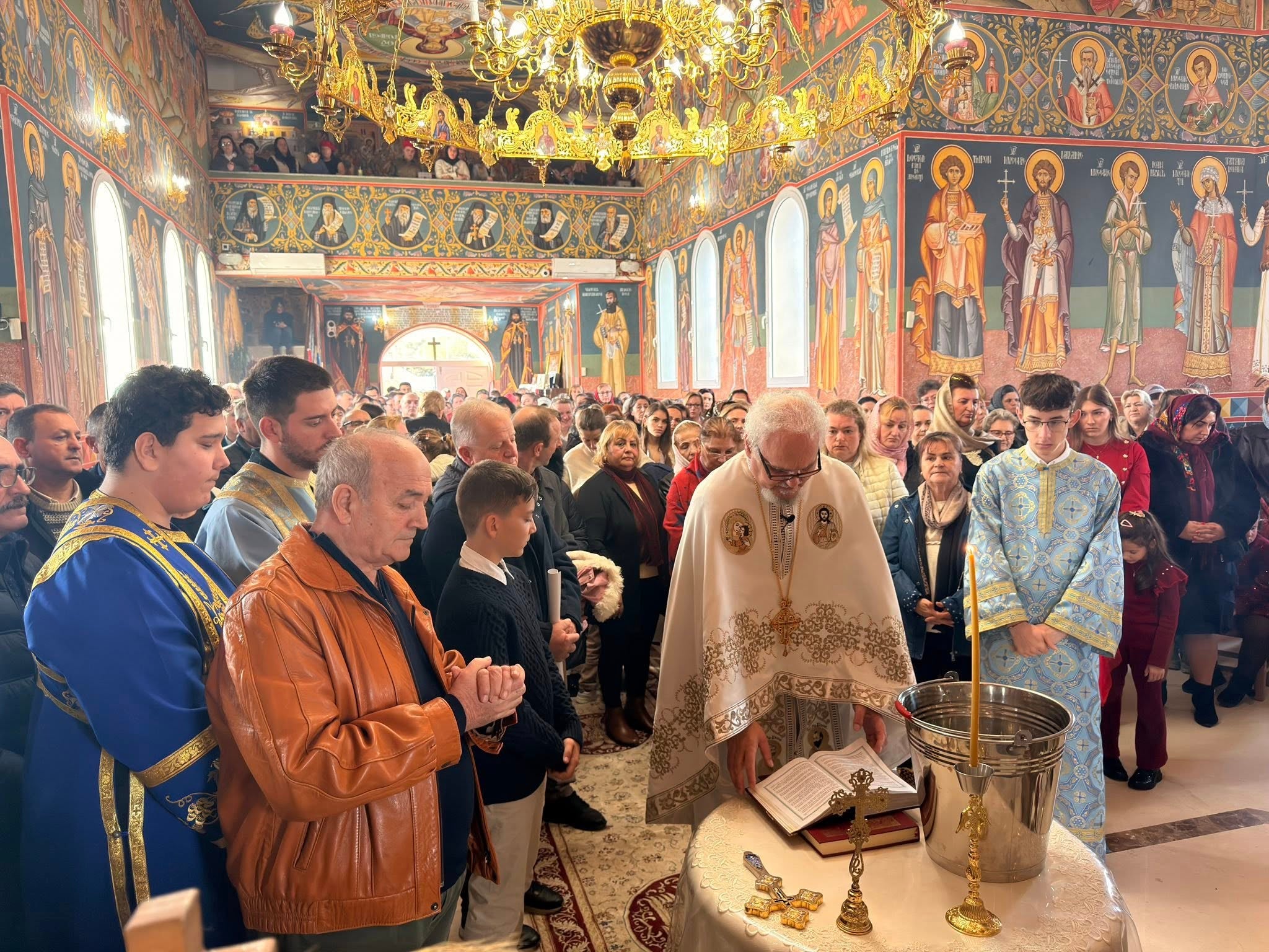 La Iglesia Ortodoxa Rumana de Roquetas celebra la misa del Bautismo del Señor