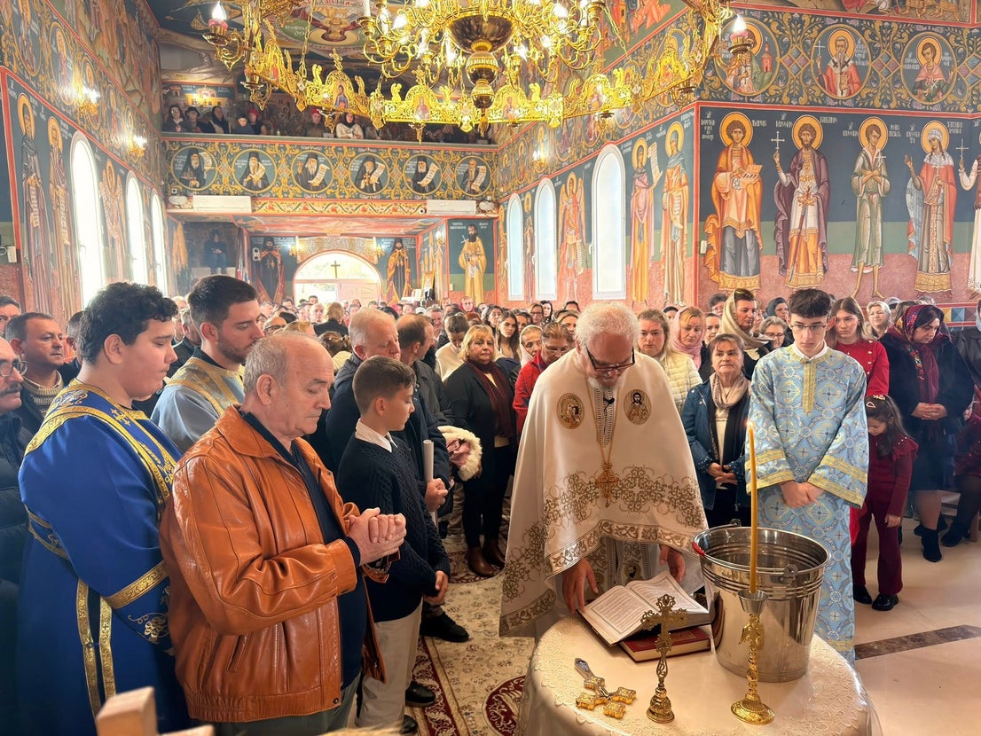 La Iglesia Ortodoxa Rumana de Roquetas celebra la misa del Bautismo del Señor