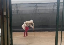 La carretera AL 9024 inundada, a unos pocos metros del acceso al centro de Vícar.