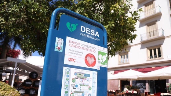 Almería Avanza propone instalar desfibriladores en espacios públicos de alta afluencia en Roquetas