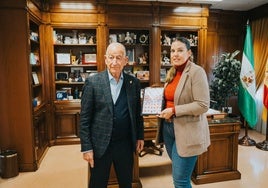 La campaña, que se desarrollará durante los días previos al 14 de febrero, invita a celebrar esta fecha apoyando al pequeño comercio.