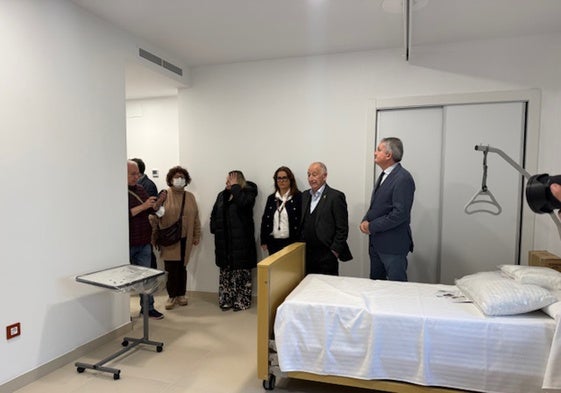 El Distrito Sanitario Poniente pone en valor la labor de la enfermera gestora de casos en residencias de mayores.