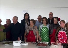 Las tradicionales migas fueron el plato estrella para celebrar el Día de Andalucía en Roquetas.