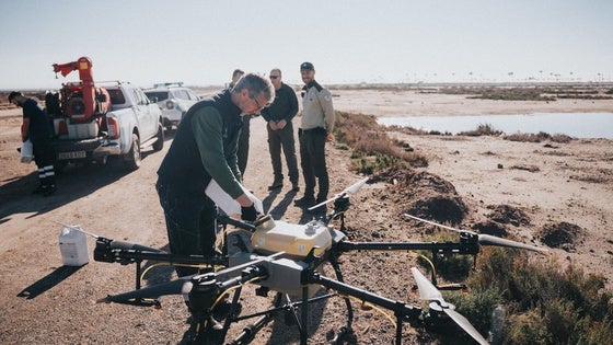 Roquetas incorpora drones para luchar contra los mosquitos