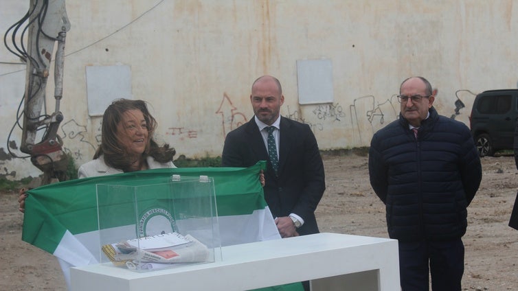La Junta refuerza la educación en Roquetas con la primera piedra del IES Las Marinas