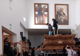 Costaleros de la Hermandad de Las Angustias de Roquetas.