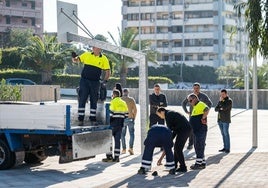 Una de las canastas de baloncesto que se han instalada en este espacio de ocio de Aguadulce.
