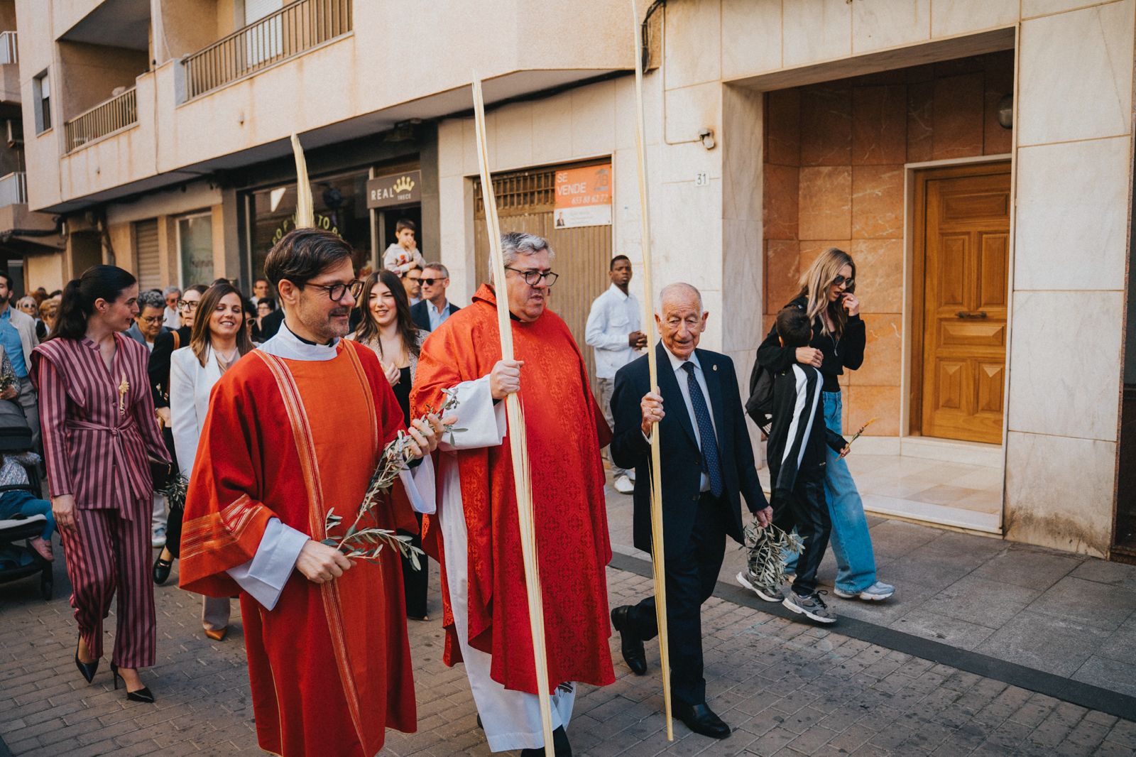 Roquetas ve pasar La Borriquita por sus calles