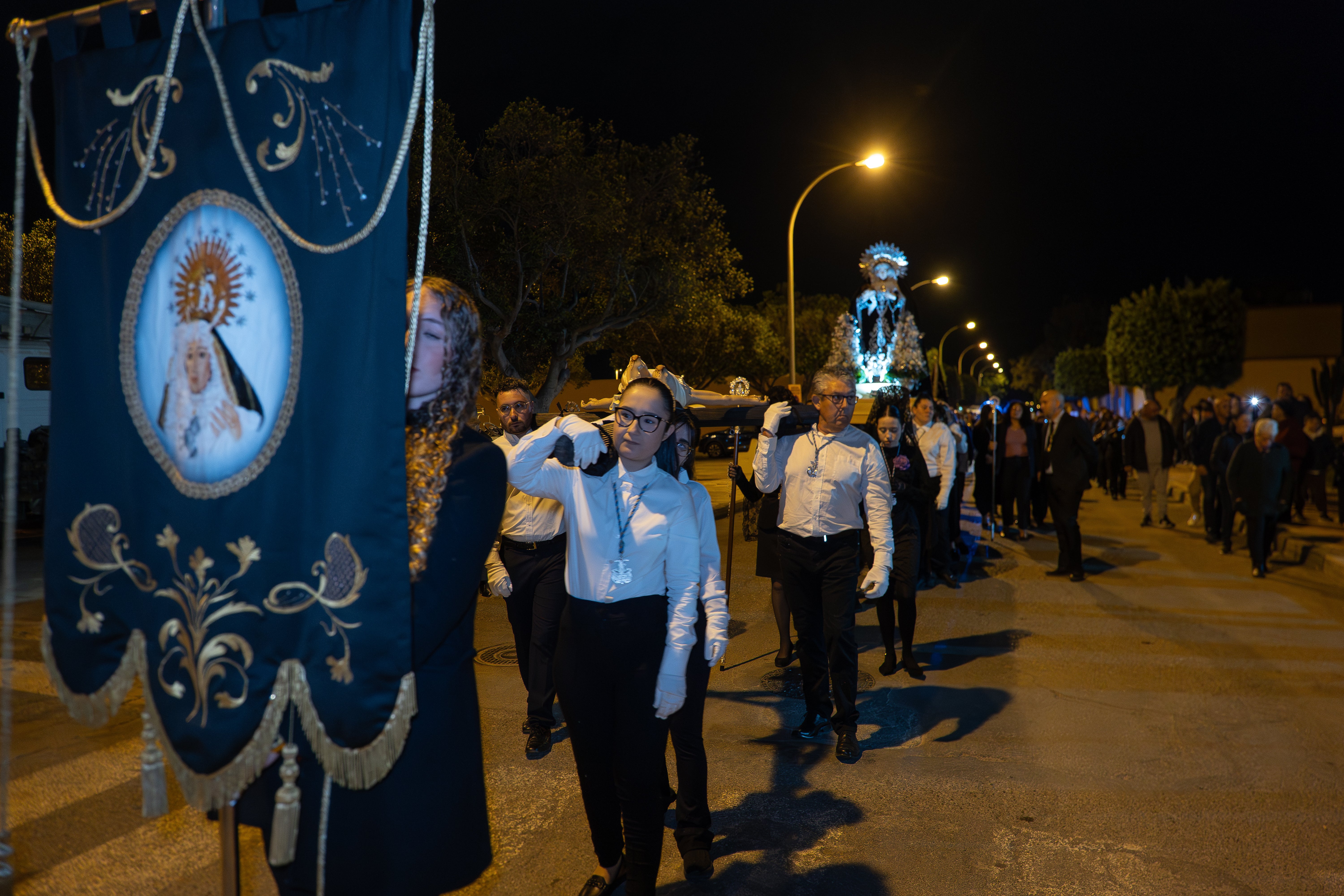 Roquetas se vuelca con el inicio de Semana Santa en El Solanillo