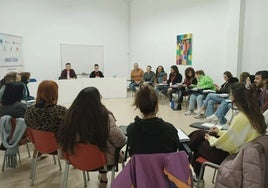 Una de las reuniones del equipo ERACIS en el municipio vicario.