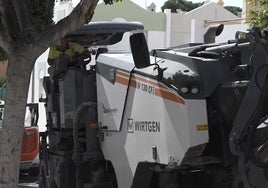 Uno de los vehículos que se encarga de esta tarea en Roquetas.