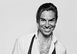 El cantante, en una foto en blanco y negro.