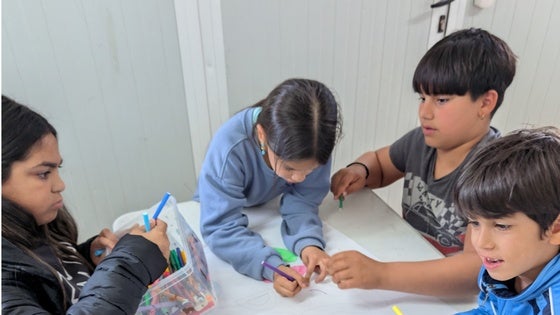 Vícar realiza una campaña para sensibilizar sobre el ahorro del agua entre la comunidad gitana