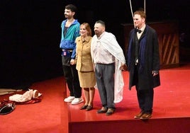 Pepón Nieto brilla junto al resto del reparto de la 'Pasión infinita' en Roquetas