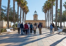 El Faro de Roquetas es uno de los lugares que visitar.