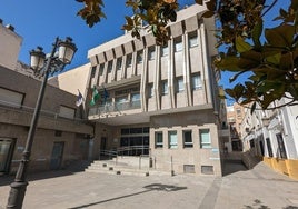 Fachada del Ayuntamiento de Roquetas.