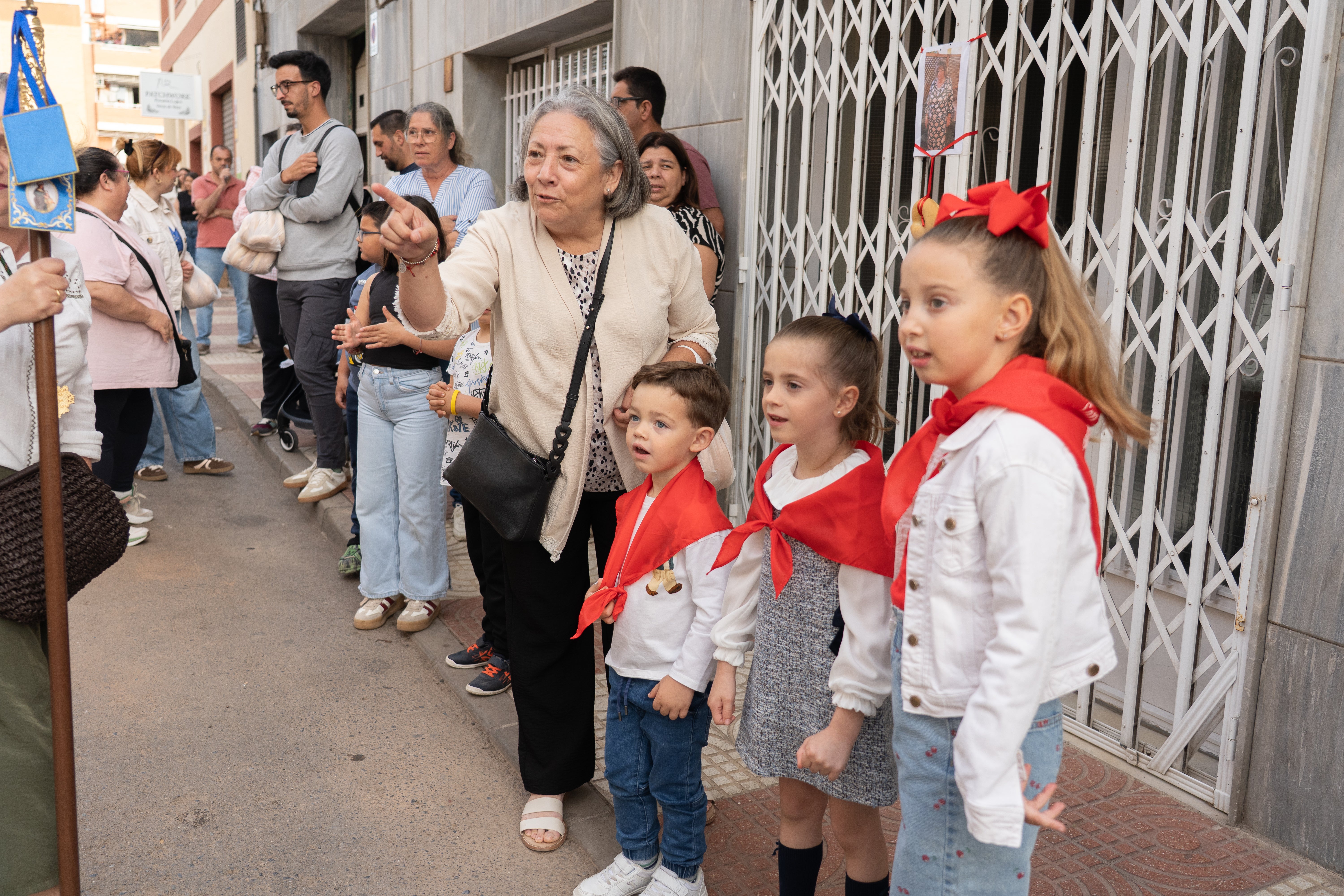 San Marcos recorre en procesión las principales calles de Roquetas, en imágenes