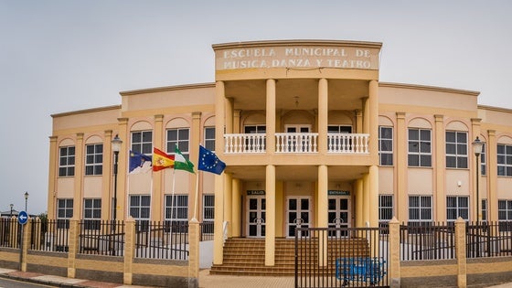 Roquetas adjudica el servicio de mantenimiento de tres edificios municipales educativos