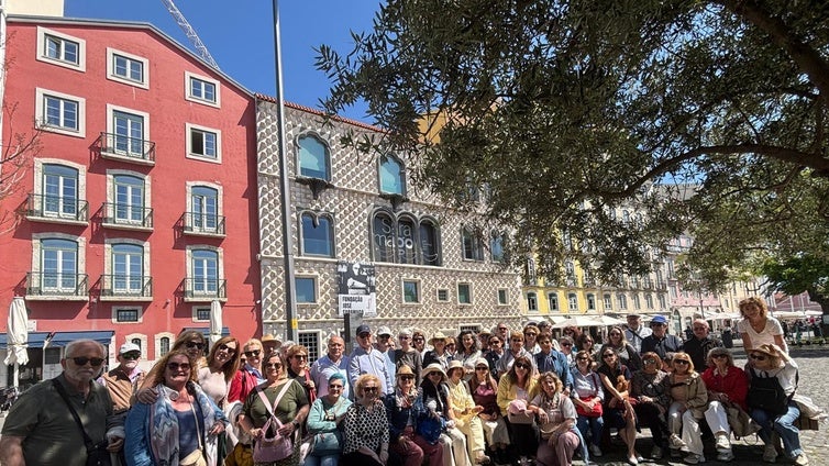 Usuarios de las bibliotecas de Roquetas realizan una ruta literaria por Portugal